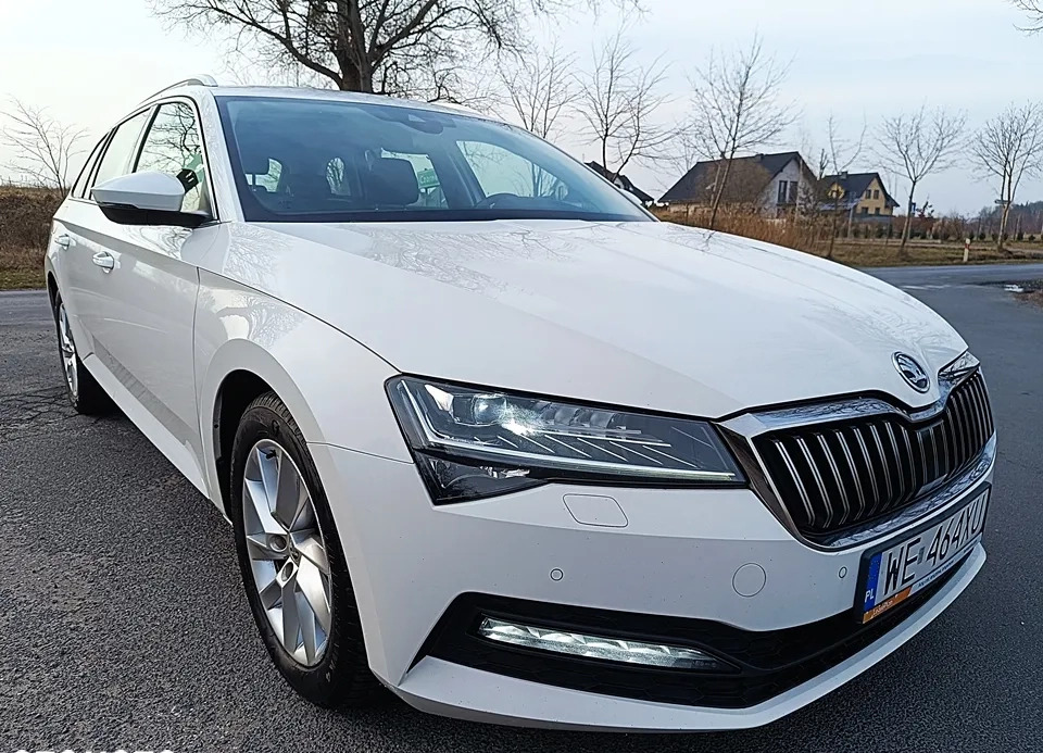 Skoda Superb cena 87700 przebieg: 121000, rok produkcji 2019 z Toruń małe 781